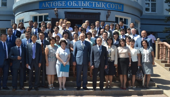 Сегодня в Актюбинском областном суде состоялось расширенное пленарное заседание судей региона по подведению итогов работы за первое полугодие 2014 года. 