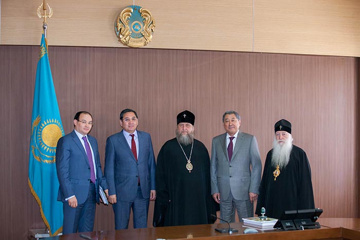 В областном акимате состоялась встреча митрополита Астанайского и Казахстанского Александра с акимом Атырауской области Б.С. Измухамбетовым.
