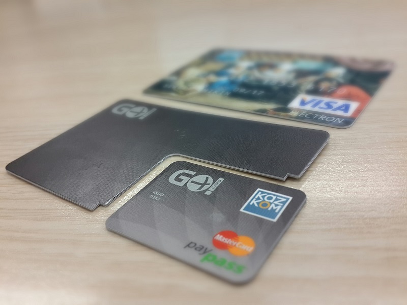 Казкоммерцбанк первым в Казахстане совместно с платёжной системой MasterCard начал выпуск карт-стикеров для быстрых бесконтактных платежей. 