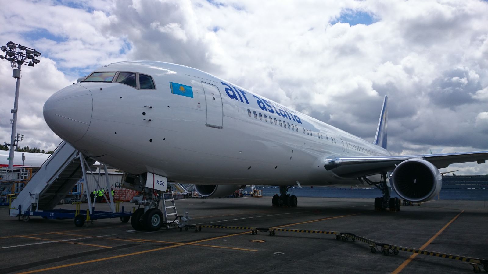 Сегодня флот «Эйр Астаны» пополнился новым собственным воздушным судном Boeing-767.