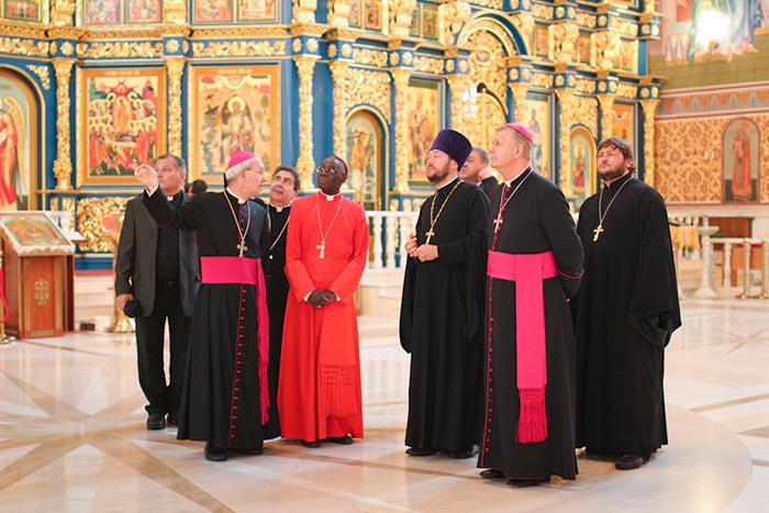 Главный православный храм Казахстана — Успенский кафедральный собор Астаны посетил Гвинейский куриальный кардинал Робер Сара.