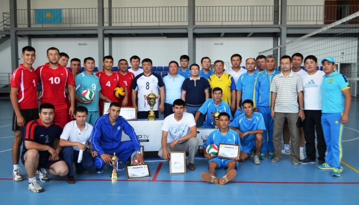 16 августа 2014 года в спорт комплексе «Муз айдыны» расположенный в г.Кызылорда в канун дня Конституции между местными государственными органами было проведено соревнование по волейболу.