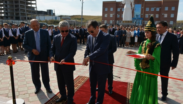 Председатель Верховного Суда Кайрат Мами торжественно открыл здание Восточно-Казахстанского областного суда.