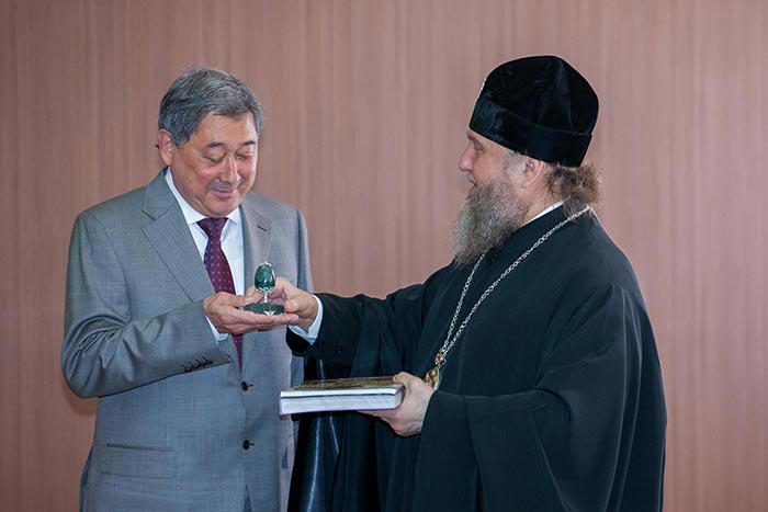 Митрополит Астанайский и Казахстанский Александр встретился с руководством Атырауской области