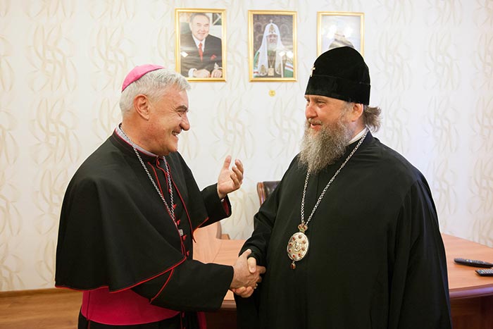 Состоялось общение митрополита Астанайского и Казахстанского Александра с главой римско-католической администратуры Атырау