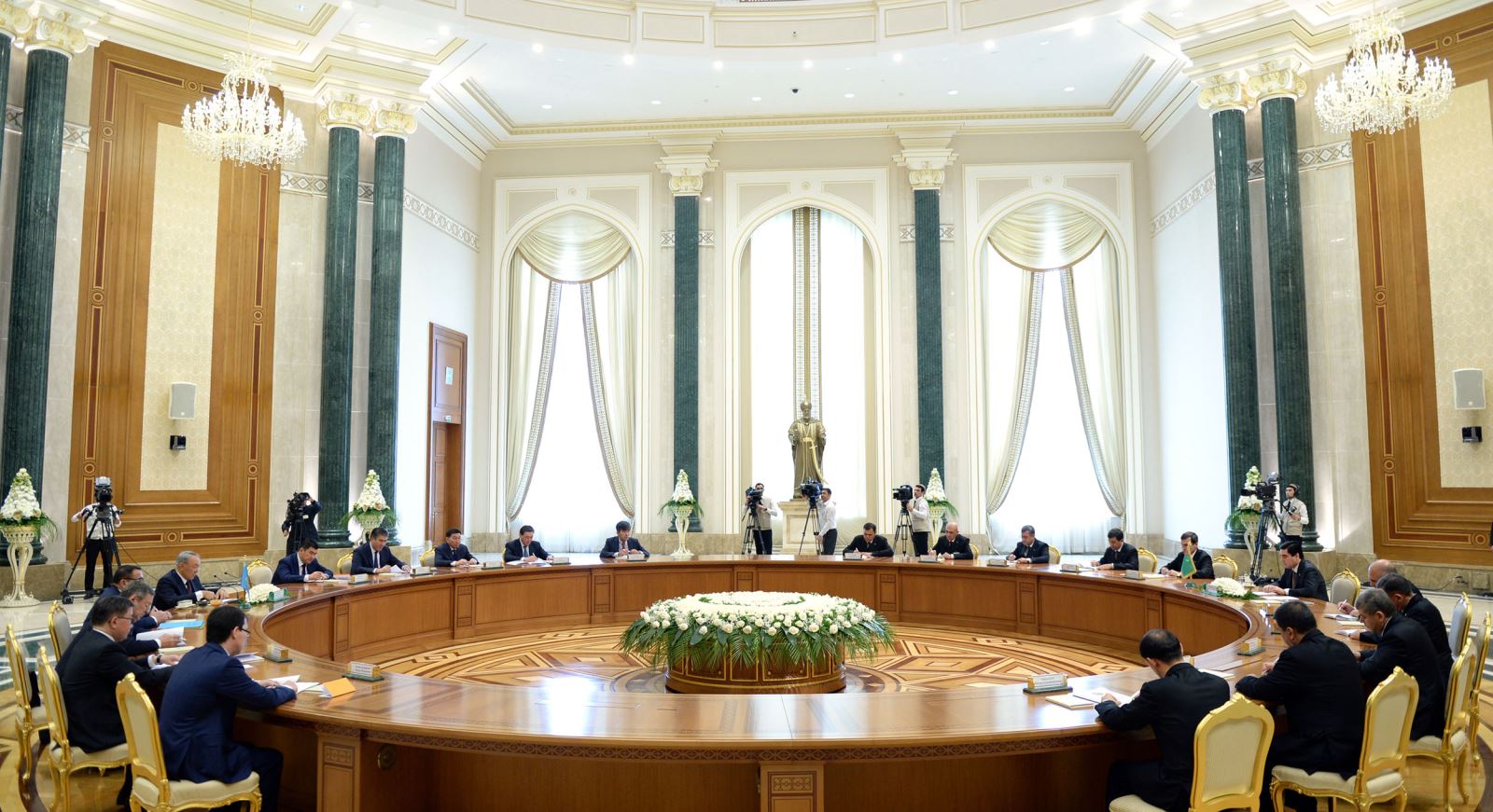 Переговоры в расширенном составе в рамках официального визита в Туркменистан