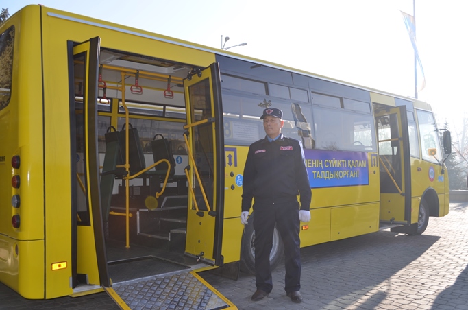 В Талдыкоргане запустили автобусы, специально оборудованные для людей с ограниченными возможностями