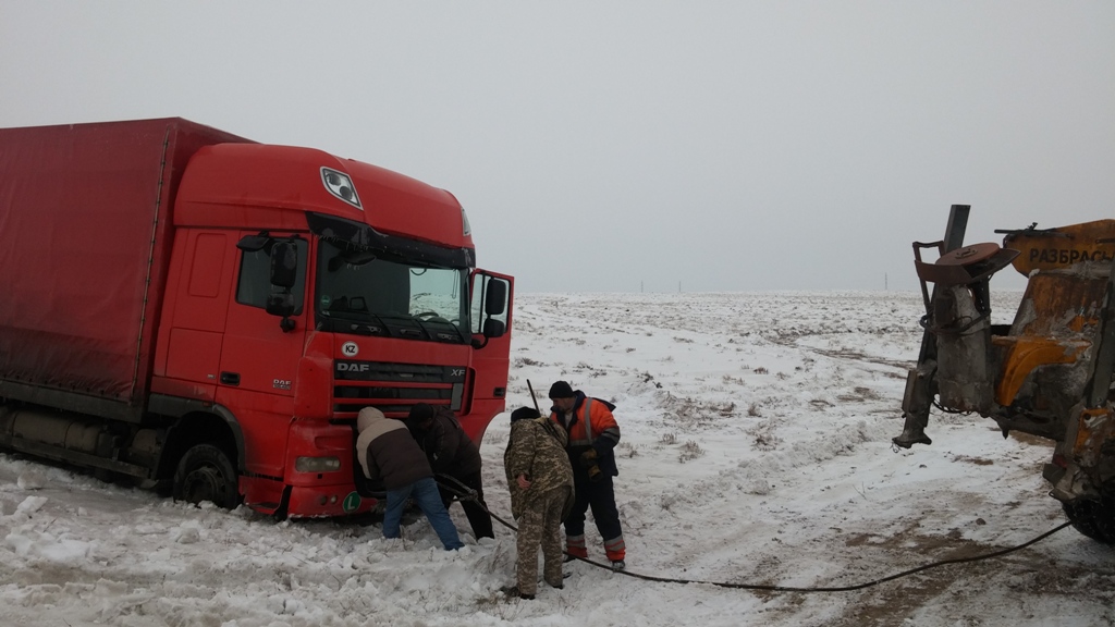 Спасательные работы на дорогах Карагандинской области