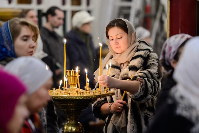 В новогоднюю ночь митрополит Астанайский и Казахстанский Александр совершил Литургию в Вознесенском соборе Алма-Аты