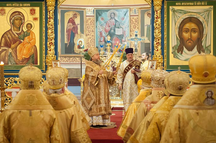 В Астану принесены честные мощи великомученицы Варвары. Литургия с участием всех Казахстанских архипастырей в главном храме страны