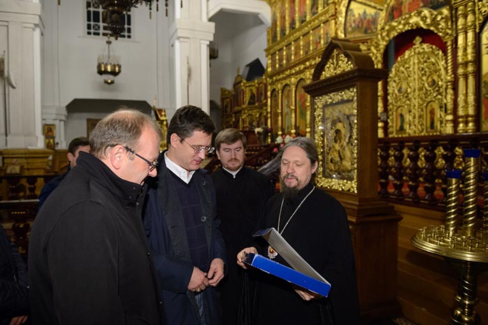 Делегация государственных деятелей СНГ посетила главный храм Алма-Аты