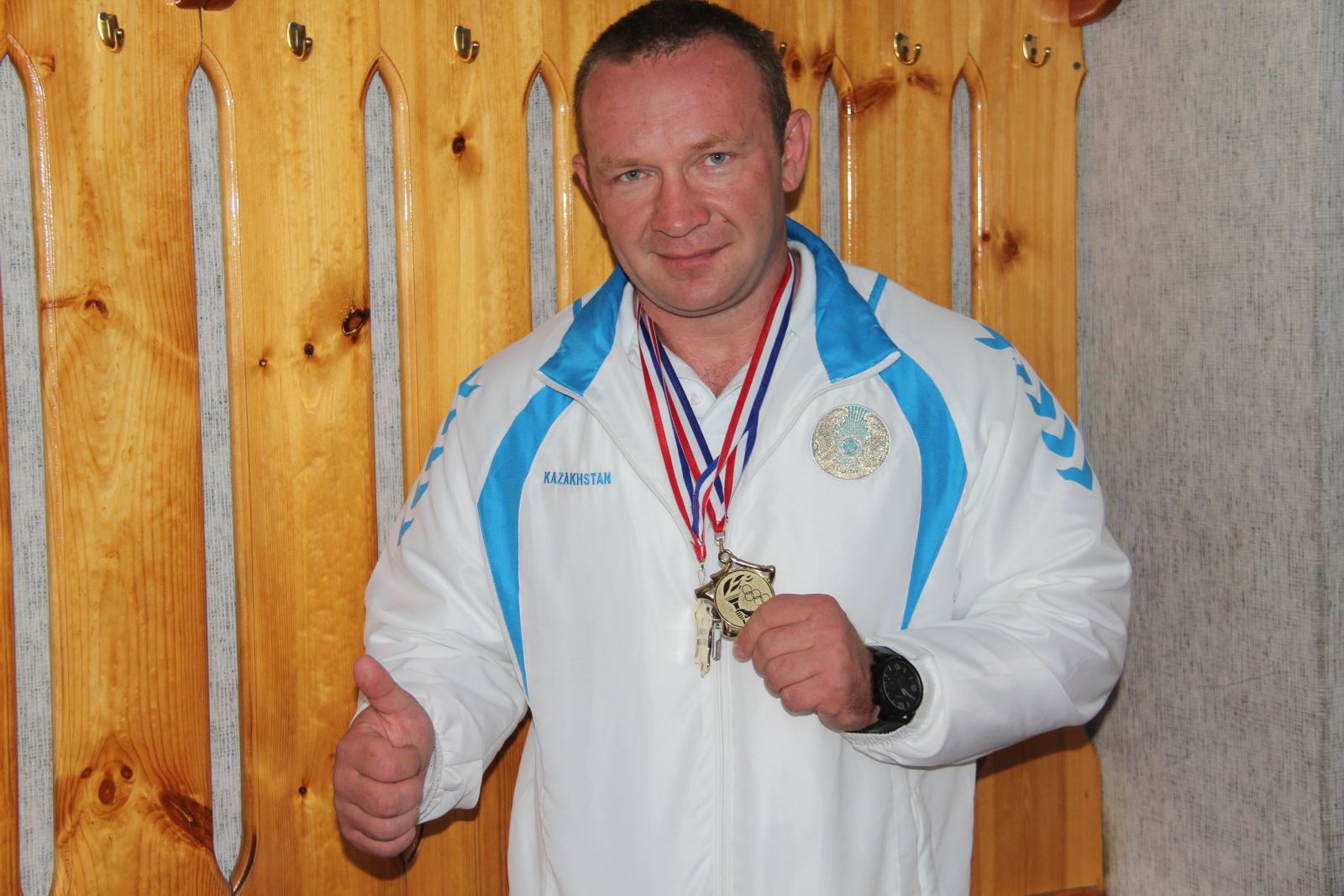 Казахстанский спортсмен стал чемпионом Европы по пауэрлифтингу